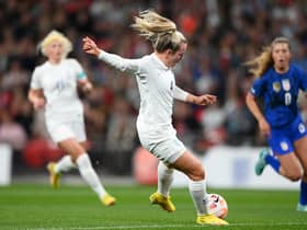 Lauren Hemp scores for England against USA on October 2022