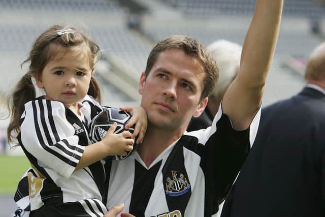 Newcastle United's new signing Michael Owen carries his daughter, Gemma, as he is introduced to the fans at St James' Park on August 31, 2005 in Newcastle, England.  (Photo by Alex Livesey/Getty Images)