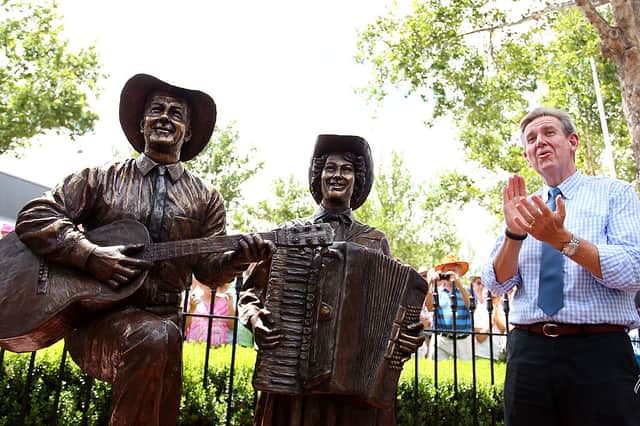 NSW Premier Barry O’Farrell attends the unveiling of a bronze statue of country music legends Slim Dusty and Joy McKean during the 42nd Tamworth Coutry Music Festival on January 24, 2014 in Tamworth, Australia  (Photo by Lisa Maree Williams/Getty Images)