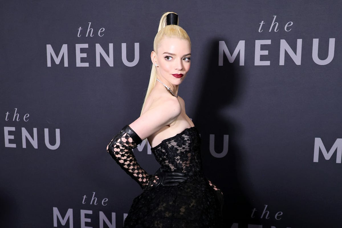 Anya Taylor Joy Goes Strapless In A Blue Latex Dress At The 'Menu' Premiere