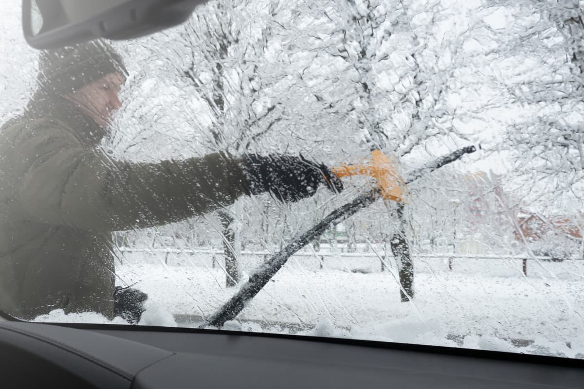 Can Ice Scrapers Cause Windshield Damage?