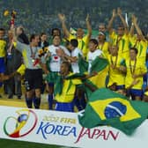 The whole Brazilian team celebrates on the pitch during the 2002 World Cup final. (Getty Images)