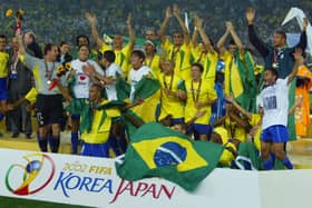 The whole Brazilian team celebrates on the pitch during the 2002 World Cup final. (Getty Images)
