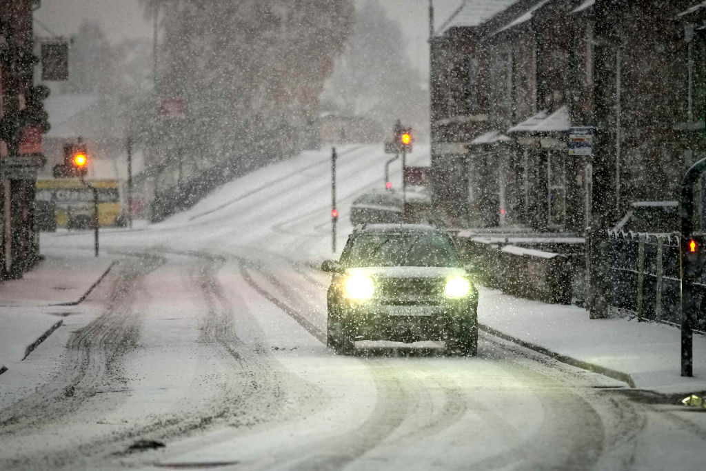 Met Office issues yellow weather warning for snow, ice and fog as drivers warned of Monday rush-hour chaos