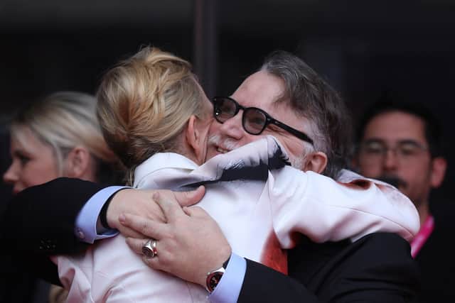 Cate Blanchett hugs Mexican film director Guillermo del Toro at the World Premiere of “Pinocchio” (Photo: AFP via Getty Images)