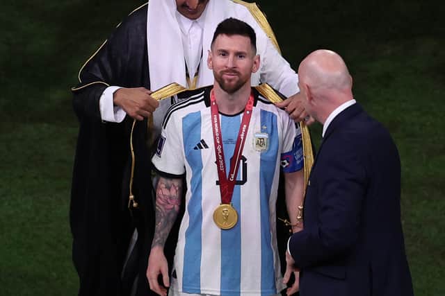 Lionel Messi of Argentina is presented with a traditional robe by Sheikh Tamim bin Hamad Al Thani, Emir of Qatar. (Getty Images)