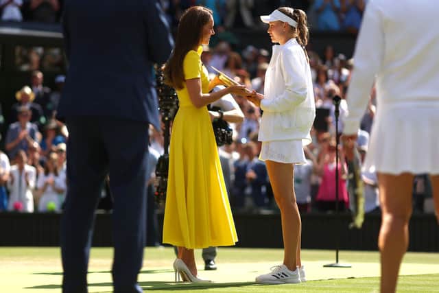 Kate Middleton wore a beautiful yellow Roskanda dress to the Wimbledon women's final. Photo by Julian Finney/Getty Images)