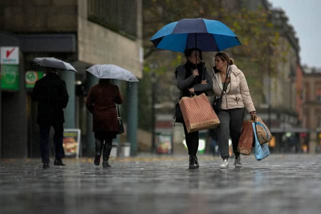 Christmas sales shoppers are set for a damp and windy few days (image: Getty Images)