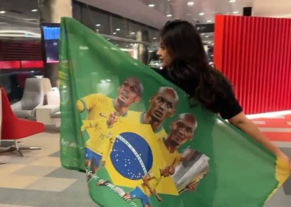 Rebeca Tavares seen with Brazil football flag (Twitter / @reebecatavares)