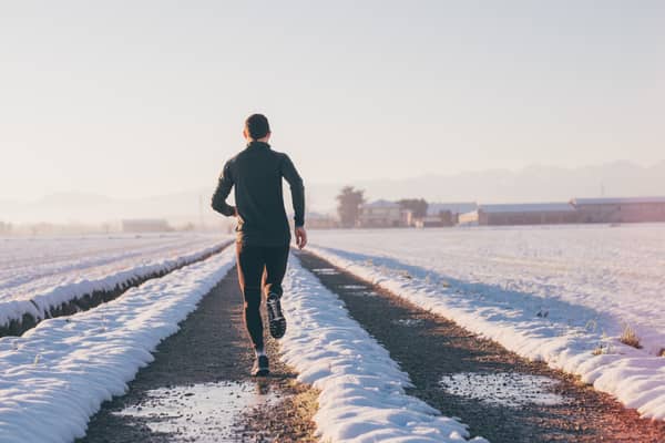 Men’s winter running gear: thermal running leggings, socks, jackets 