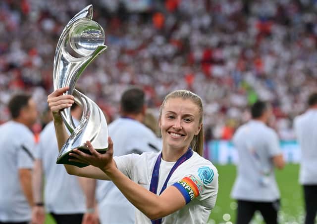 Leah Williamson holds Euros 2022 Trophy