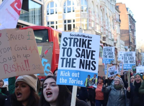 Hundreds of striking nurses braved the cold this afternoon as they marched on Downing Street to “save the NHS”. Credit: Claudia Marquis / LondonWorld