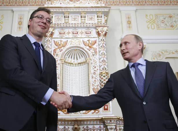 Russia’s President Vladimir Putin (R) welcomes Aleksandar Vučić (L) during a meeting in 2014 (Photo: MAXIM SHIPENKOV/POOL/AFP via Getty Images)