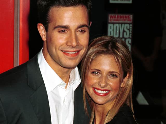  Freddie Prinze Jr. and Sarah Michelle Gellar at the world premiere of the Dimension Films release of “Boys and Girls” in 2000 (Photo: Getty Images)