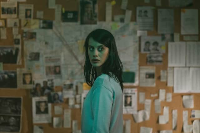 Milena Smit stars as Miren, the trainee journalist determined to figure out the truth (Photo: Netflix)