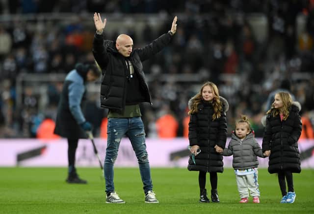 Jonjo Shelvey of Newcastle United acknowledges the fans at half-time after a confirmed January move to Nottingham Forest. (Getty Images)