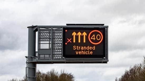The red X warnings are used on smart motorways to warn of broken down vehicles and other hazards (Photo: National Highways) 