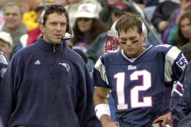 Quarterback Tom Brady (R) stands on the sidelines with injured Quarterback Drew Bledsoe of the New England Patriots during the first quarter of action against the San Diego Chargers 14 October 2001 in Foxboro Stadium (AFP via Getty Images)