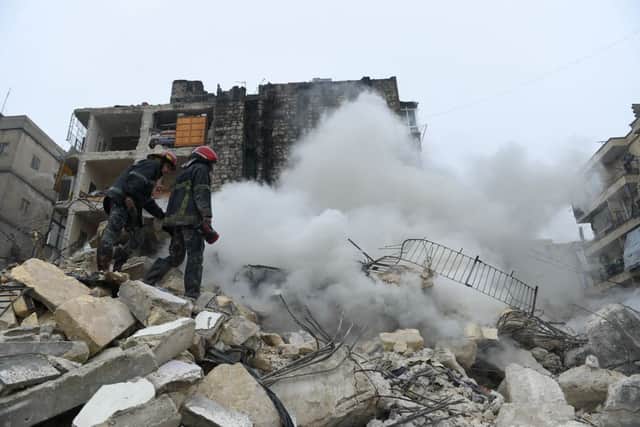 Rescue teams look for survivors under the rubble of a collapsed building (Photo: Getty Images)
