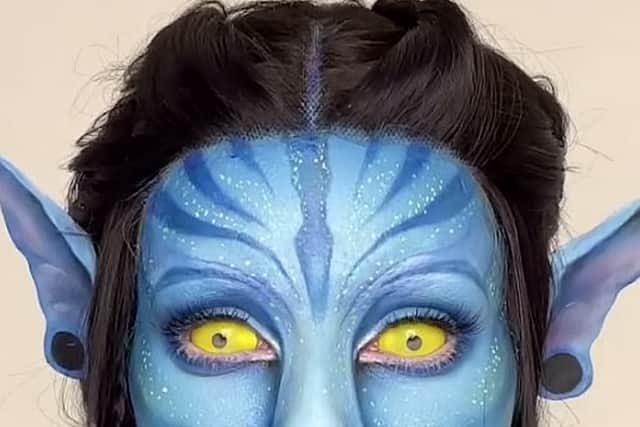 Makeup creative Holly Murray has transformed herself in to blue alien Neytiri from Avatar.
