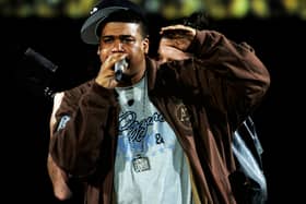 Trugoy The Dove from De La Soul speaks on stage as Gorillaz receive the award for Best Group at the 12th annual MTV Europe Music Awards 2005 (Credit: Getty)