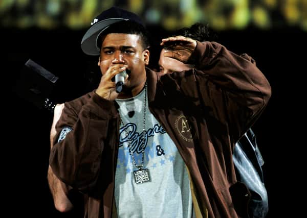Trugoy The Dove from De La Soul speaks on stage as Gorillaz receive the award for Best Group at the 12th annual MTV Europe Music Awards 2005 (Credit: Getty)