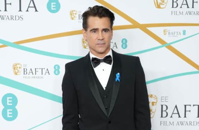 Colin Farrell wears a blue ribbon on the BAFTA red carpet to show support for refugees (Pic:Getty)