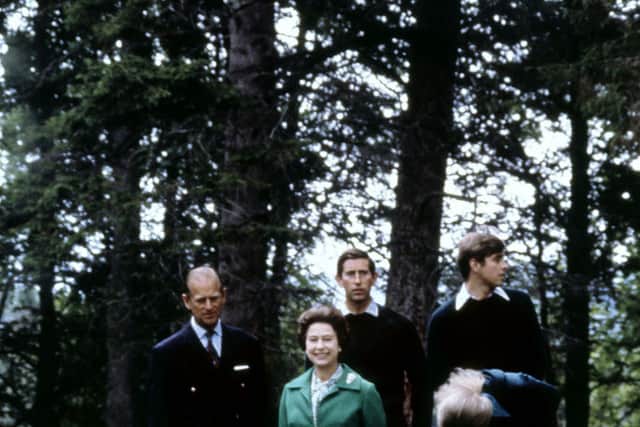 Queen Elizabeth and Duke of Edinburgh (R) posing with theirs three sons, Charles (2ndR), Edward (L), Andrew (R), her daughter princess Anne (with her son Peter) and the royal corgies for their 32nd wedding anniversary, in Balmoral Castle, Scotland, 20 November 1979. (Photo by AFP) (Photo by -/AFP via Getty Images)