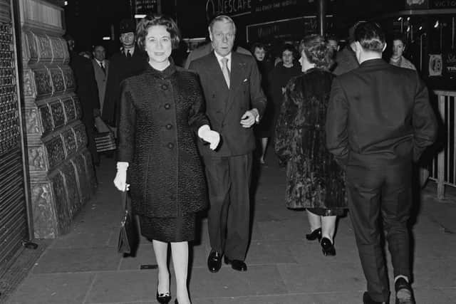 Duchess of Windsor Wallis Simpson (1896 - 1986) with her husband, Duke of Windsor Edward VIII (1894 - 1972), walking in London, UK, 30th January 1964. (Photo by Mike McKeown/Daily Express/Hulton Archive/Getty Images)