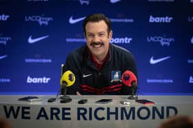 Jason Sudeikis as Ted Lasso in Ted Lasso, answering questions at a press conference (Credit: Apple TV+) 