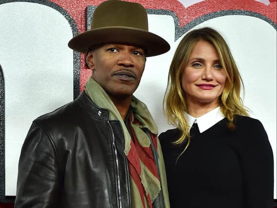 US actors Jamie Foxx (L) and Cameron Diaz pose for pictures during a photocall for the film “Annie” in central London on December 16, 2014. (AFP PHOTO / BEN STANSAL)