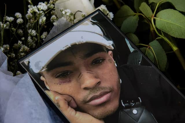 Fans leave flowers at a makeshift memorial outside the XXXTentacion Funeral & Fan Memorial in 2018 (Photo: Jason Koerner/Getty Images)
