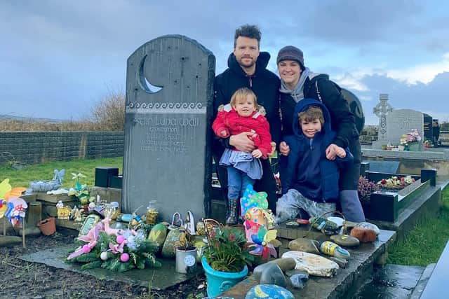Amy Dutil-Wall with husband Vincent and their two other children Mannix and Lucie at Estlin’s grave (Photo: Amy Dutil-Wall / SWNS)