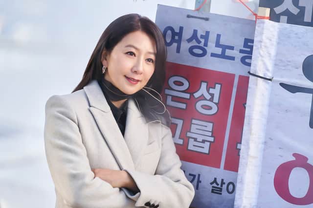  Kim Hee-ae as Hwang Do-hee in Queenmaker (Credit: Kim Ji-yeon/Netflix)