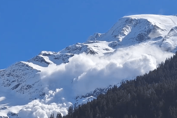 A nearby ski resort shared a video of the avalanche on Twitter (Photo: Twitter/@domaineskiable)