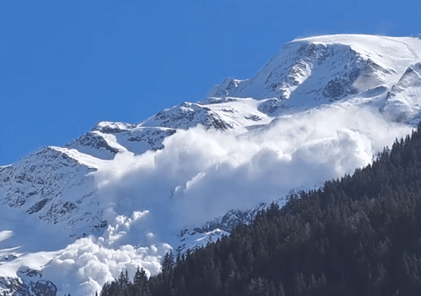 A nearby ski resort shared a video of the avalanche on Twitter (Photo: Twitter/@domaineskiable)
