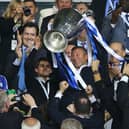 Roman Abramovich lifts the UCL trophy with Chelsea in 2012
