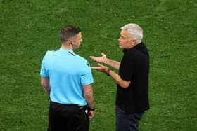 Jose Mourinho speaks with fourth official Michael Oliver in UEFA Europa League final 