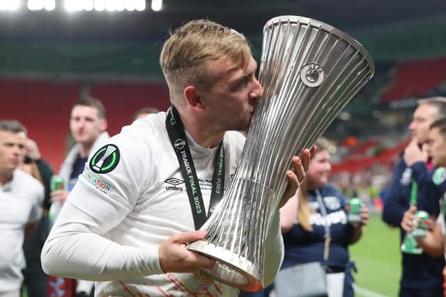 Jarrod Bowen of West Ham United kisses the UEFA Europa Conference League trophy after the team's victory during the UEFA Europa Conference League 2022/23 final. (Photo by Alex Grimm/Getty Images)