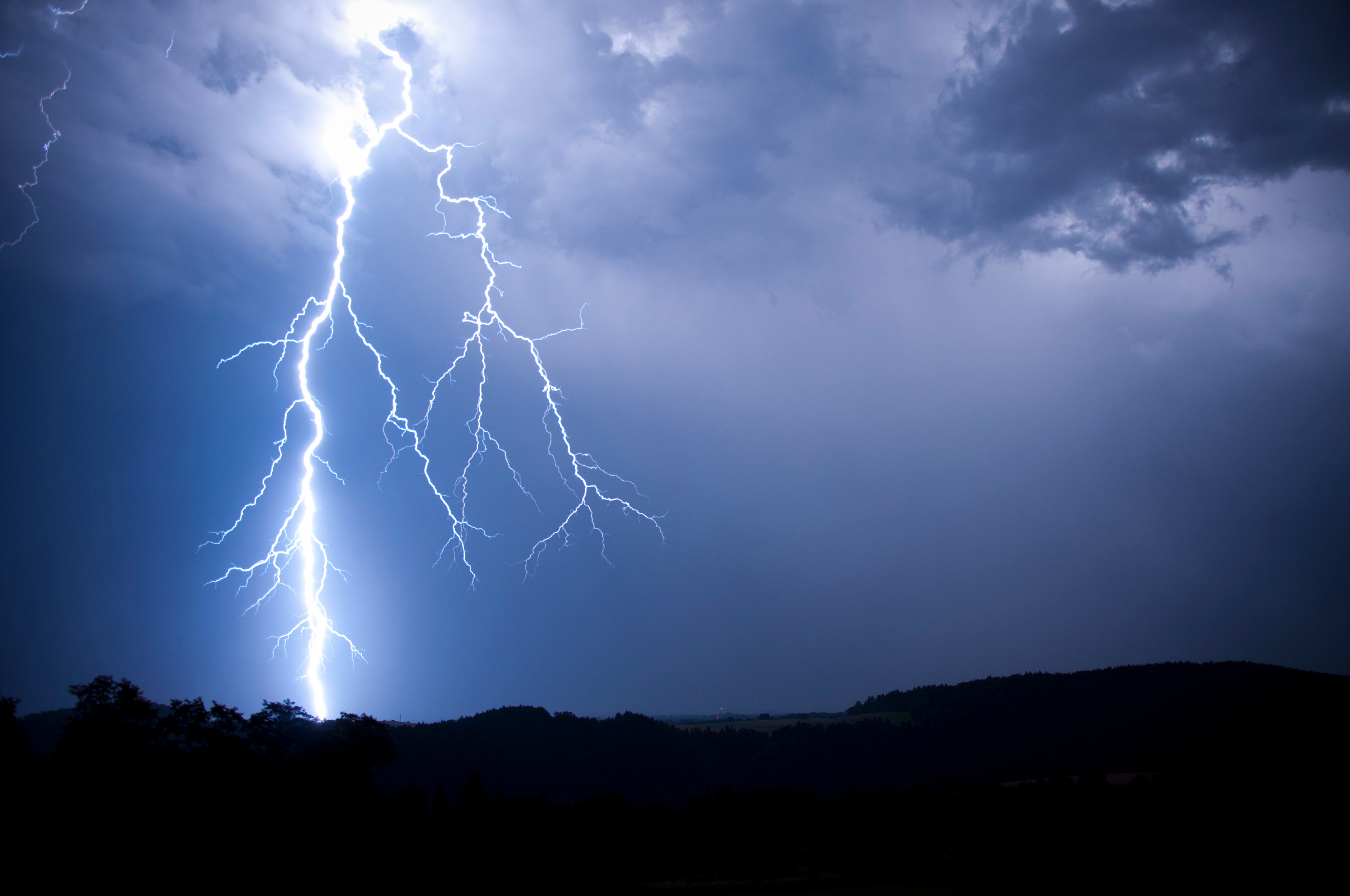 Thundersh What is thunder? Hot weather sparks storms across the UK