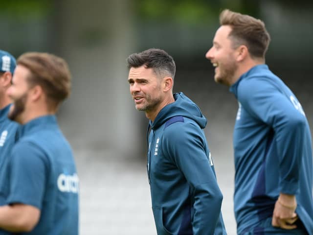 James Anderson looks on with Ollie Robinson (R) and Stuart Broad (far left)