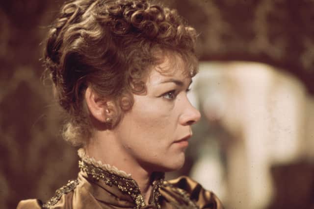 Glenda Jackson plays Hedda Gabler in Ibsen’s Hedda, directed by the Royal Shakespeare Company’s Trevor Nunn.  (Photo by BIPS/Getty Images)