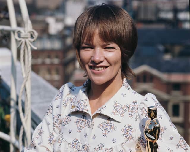 Glenda Jackson with her Academy Award for Best Actress for her role in Women in Love