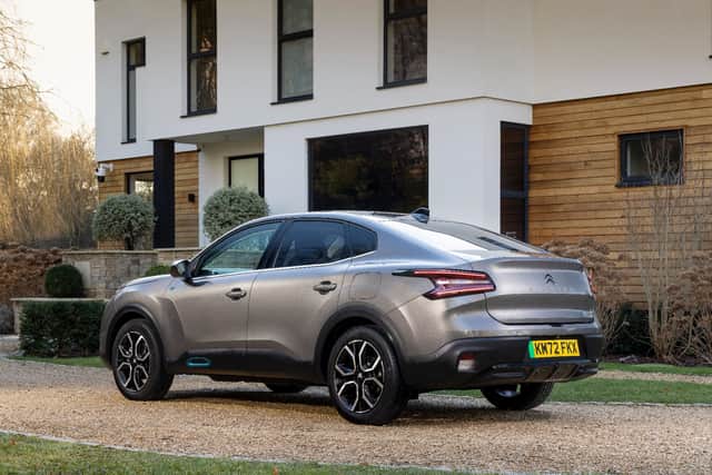 The E-C4 X's swooping rear looks better resolved than the cut-off hatchback of the regular C4 (Photo: Citroen)