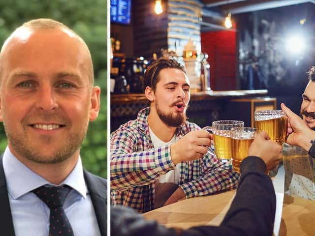 Tom Bell, founder of Drinkwell (left), and friends drinking beer in a pub. (Pictures: FullVolumePR/Adobe Stock)