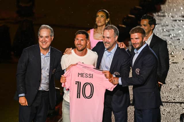 Lionel Messi (2nd L) is presented by (from R) owners of Inter Miami CF David Beckham, Jose R. Mas and Jorge Mas as the newest player for Major League Soccer's Inter Miami CF (Photo by GIORGIO VIERA / AFP)