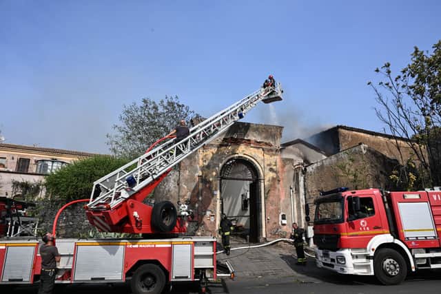 Firefighters attempt to extinguish a fire in a historic house in the territory of Aci Catena, 20 km from Catania (Photo: Getty Images)