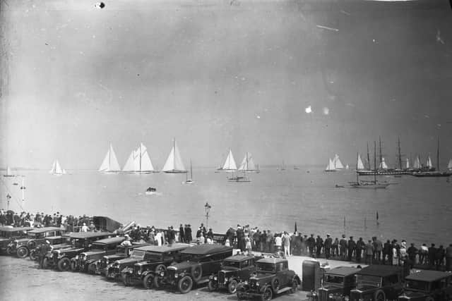 2nd August 1932:  The start of the Kings Cup race in Cowes, the Isle of Wight.  (Photo by J. Gaiger/Topical Press Agency/Getty Images)