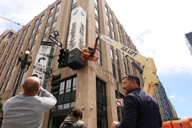A worker removes letters from the Twitter sign that is posted on the exterior of Twitter headquarters on July 24, 2023 in San Francisco, California. (Justin Sullivan/Getty Images)