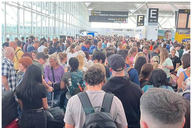 Chaos ensues at UK airport as flights take off without passengers. (Photo: Jennifer (X account @tikaivalrieksti) 